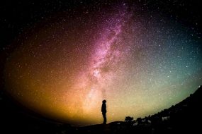 兜里有钱,心里没事,手里有书,便是人间好日子